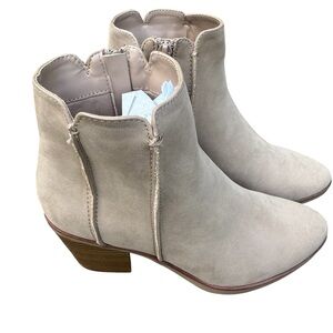 MIA Women's Charlize Ankle Booties, Size 9
New without tag